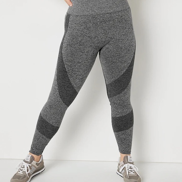 PINK Victoria’s Secret Seamless Workout Tight - Picture 4 of 9